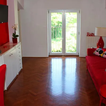 Sunny Corner In City Center With Free Parking