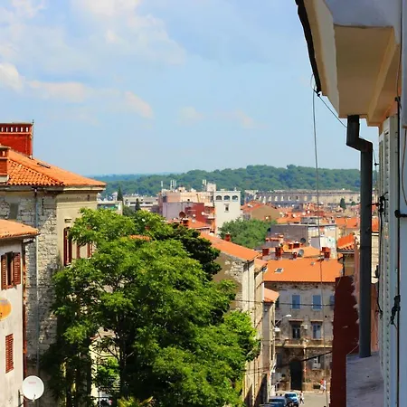 Sunny Corner In City Center With Free Parking Apartment Pula