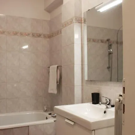 Apartment Sunny Corner In City Center With Free Parking *
