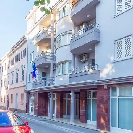 Sunny Corner In City Center With Free Parking Pula